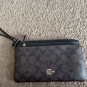 Coach double zipper Clutch/wrislet
